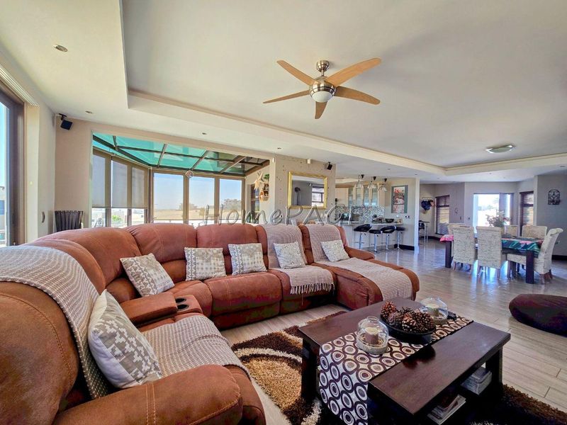 Afrodite Beach, Walvis Bay:  Upmarket 5 Bedr Multi-level home is for Sale - Photo 8