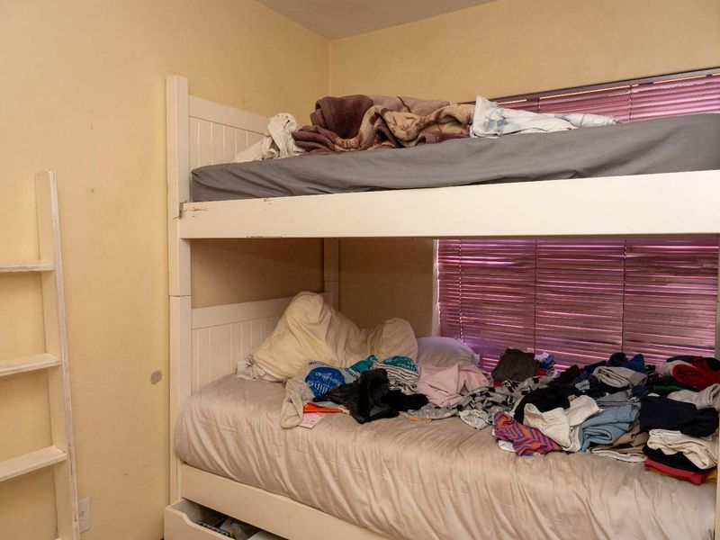 Ground-Floor 3-Bedroom Unit with Private Garden - Photo 9