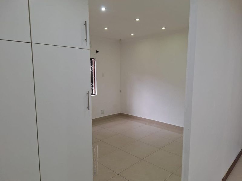 Modern, neat, and newly renovated one-bedroom granny flat - Photo 5