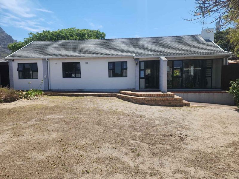 3 Bedroom Modern Family Home - Photo 3