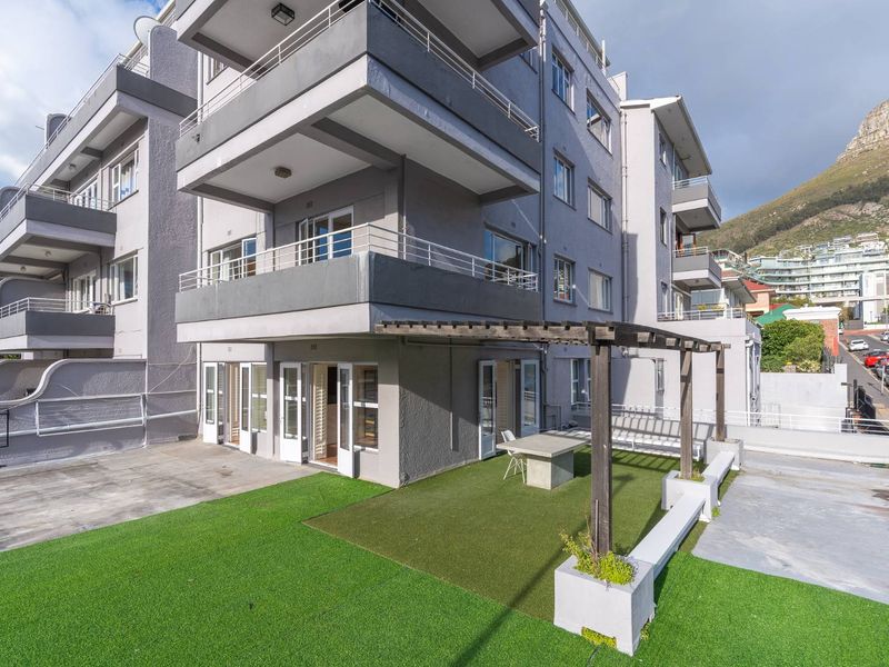 Spacious 2-Bedroom with Wrap-Around Terrace in Prime Location - Photo 4