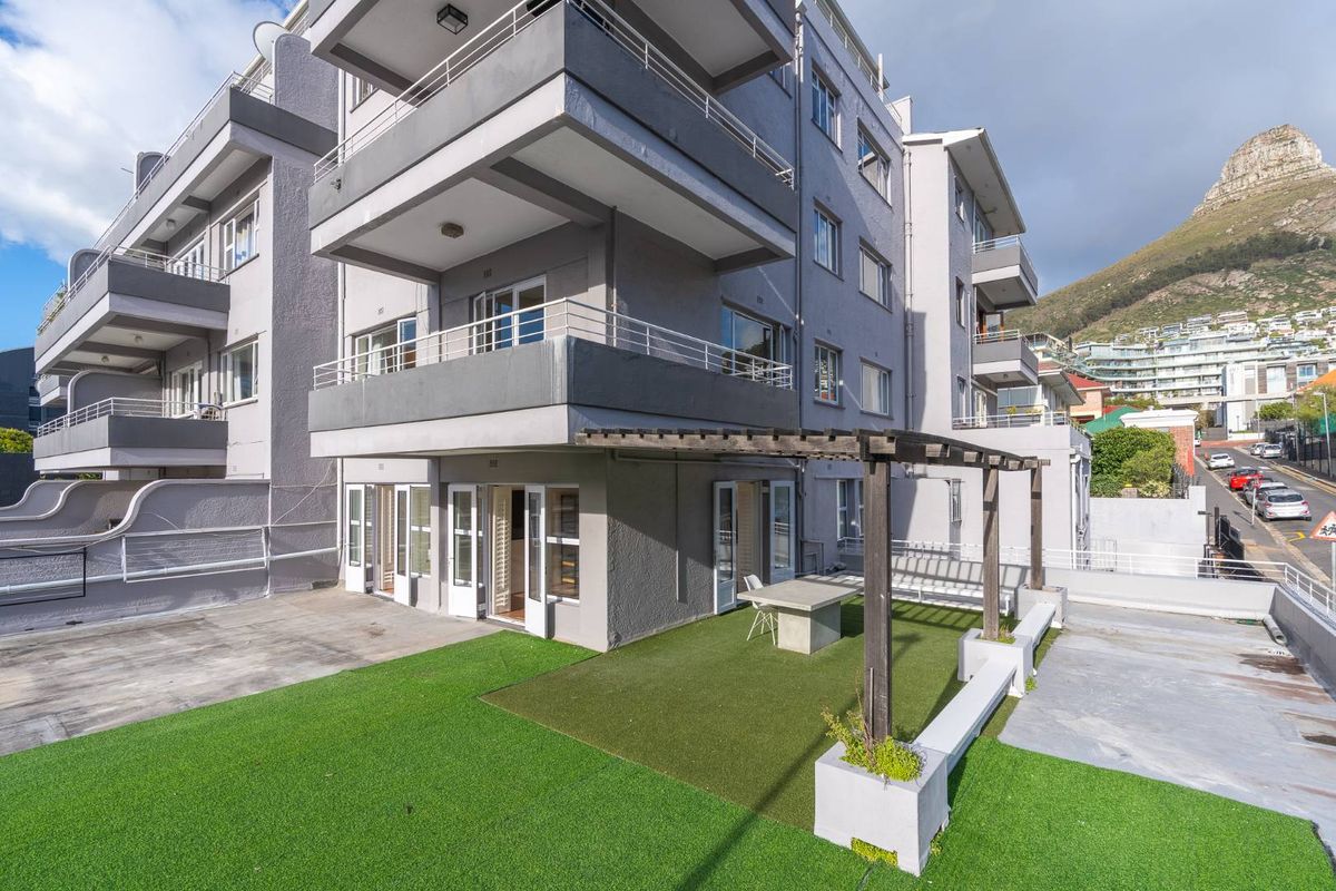 Spacious 2-Bedroom with Wrap-Around Terrace in Prime Location - Photo 4