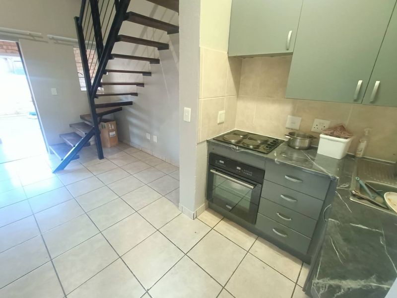 BEAUTIFUL DUPLEX FOR SALE IN SECURE COMPLEX IN ROOIHUISKRAAL NORTH!!!! - Photo 5