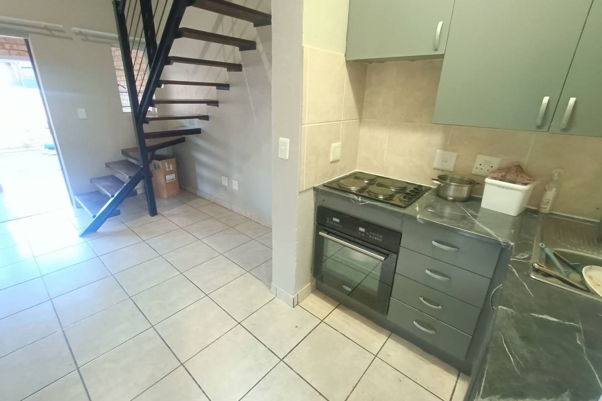BEAUTIFUL DUPLEX FOR SALE IN SECURE COMPLEX IN ROOIHUISKRAAL NORTH!!!! - Photo 5