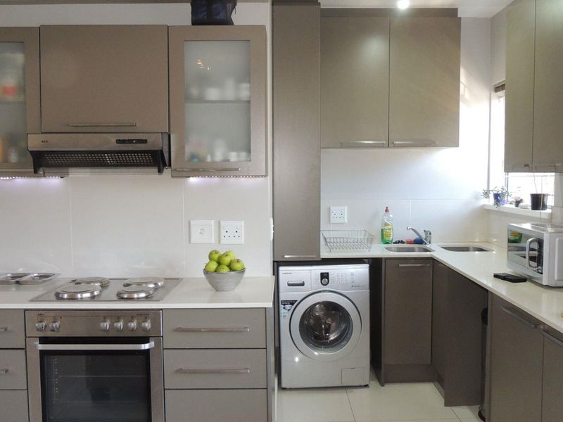 Green Point Ground‐Floor 1‐Bedroom  -  A Smart, Flexible Investment   R2 590 000 - Photo 3