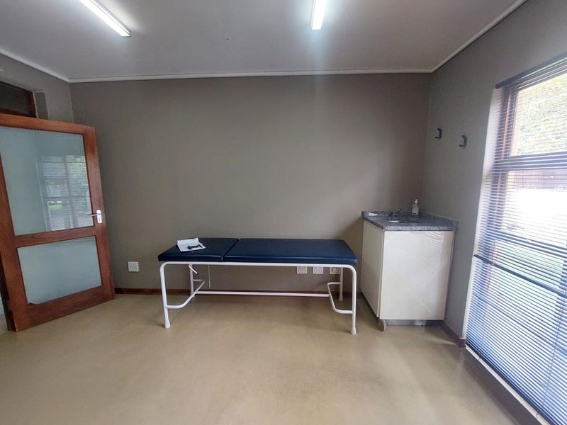 Medical Consulting Room to Let | Raptors View, Safari Junction - Photo 4
