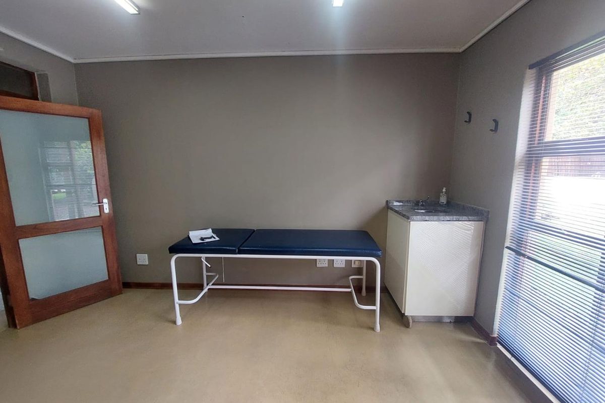 Medical Consulting Room to Let | Raptors View, Safari Junction - Photo 4