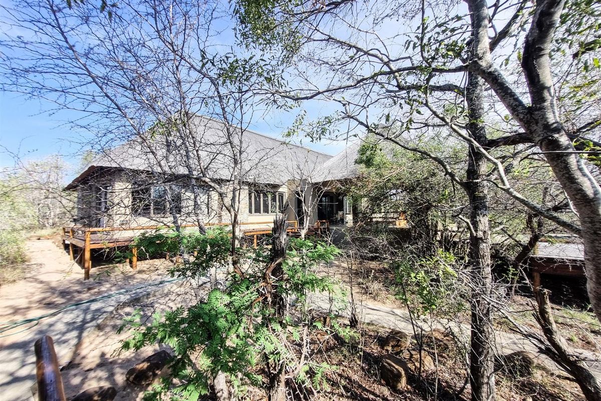 Beautiful Home with Mountain Views - Photo 2