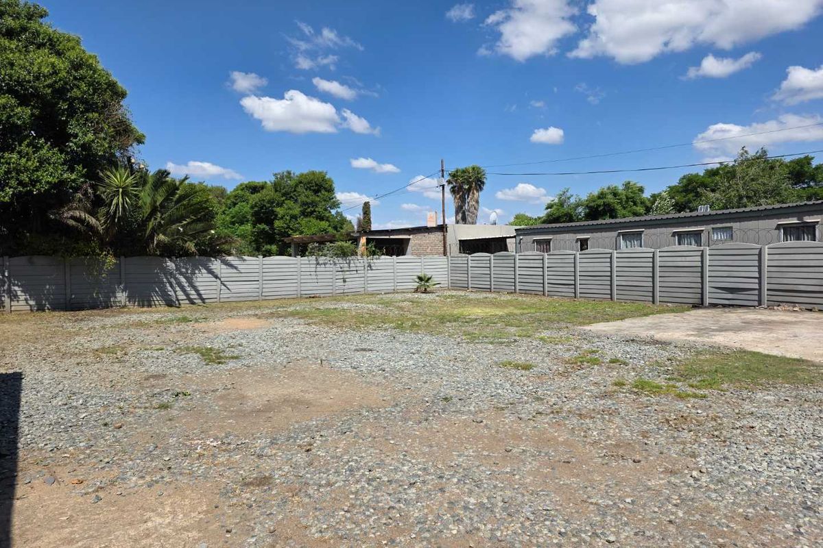 Versatile Office-Converted Residence in Prime Northmead Location - Photo 3