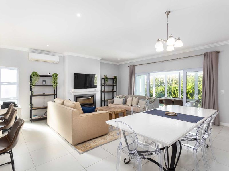 Elegant Three-Bedroom Home in The Vines on Val de Vie Estate - Photo 9