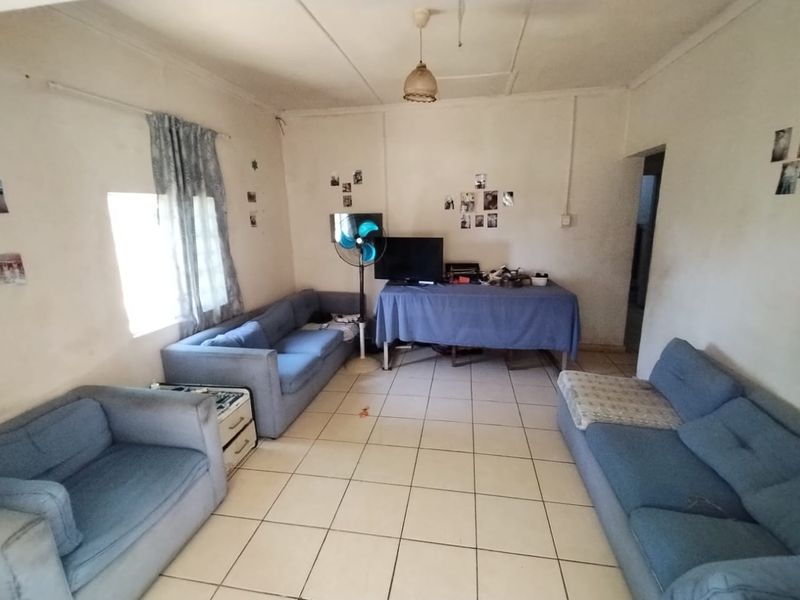 LOTS OF POTENTIAL - Photo 8