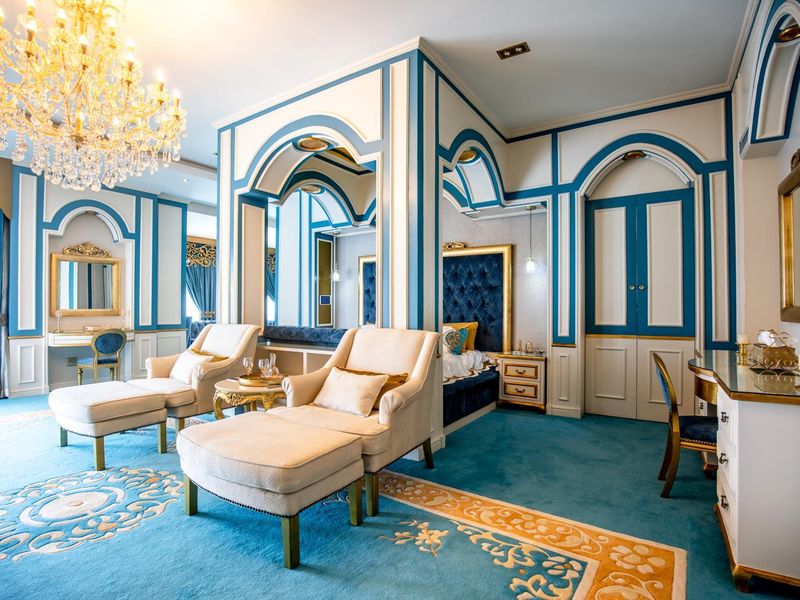 THE EPITOME OF LUXURY AND STYLE IN COPPERLEAF GOLF ESTATE - Photo 8