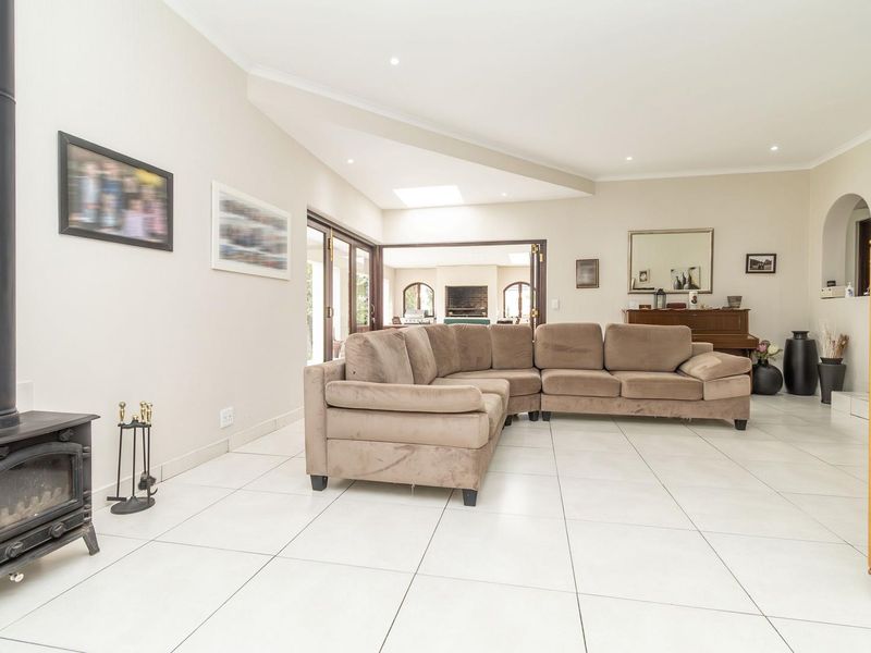 Your dream family home awaits - Photo 10