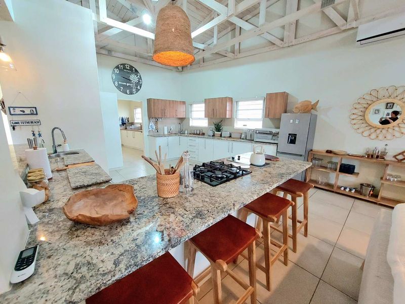 Luxurious Sunbay Self-Catering House - Photo 6