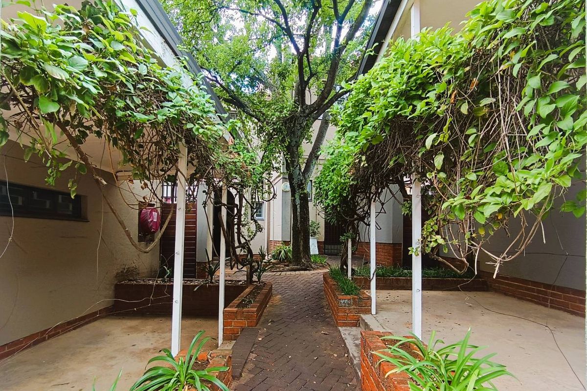 Love It & Live Happy - Photo 2