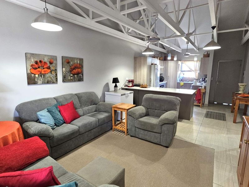 Elegant 2 Bedroom Retirement Home in Hartbeespoort - Photo 4