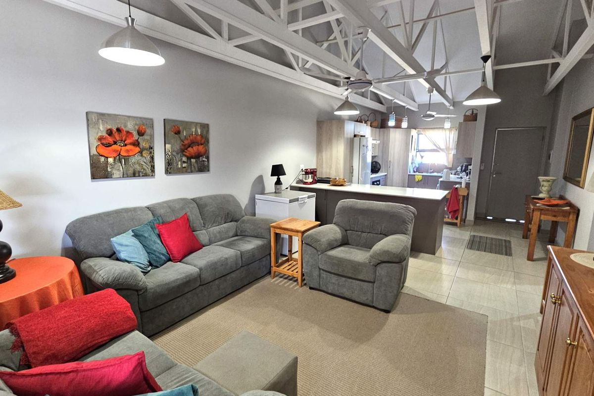 Elegant 2 Bedroom Retirement Home in Hartbeespoort - Photo 4