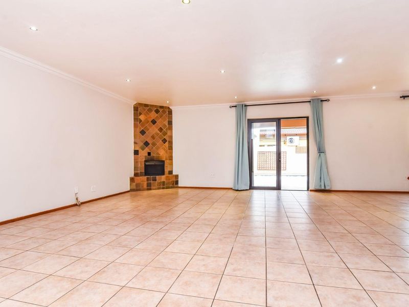 Elegant 3 Bedroom Home with Pool in Secure Willowbrook Estate - Photo 8