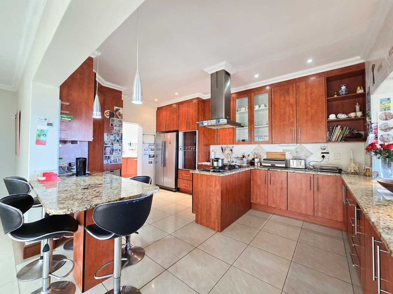 Facebrick family home for sale in Stilbaai-Wes. - Photo 3