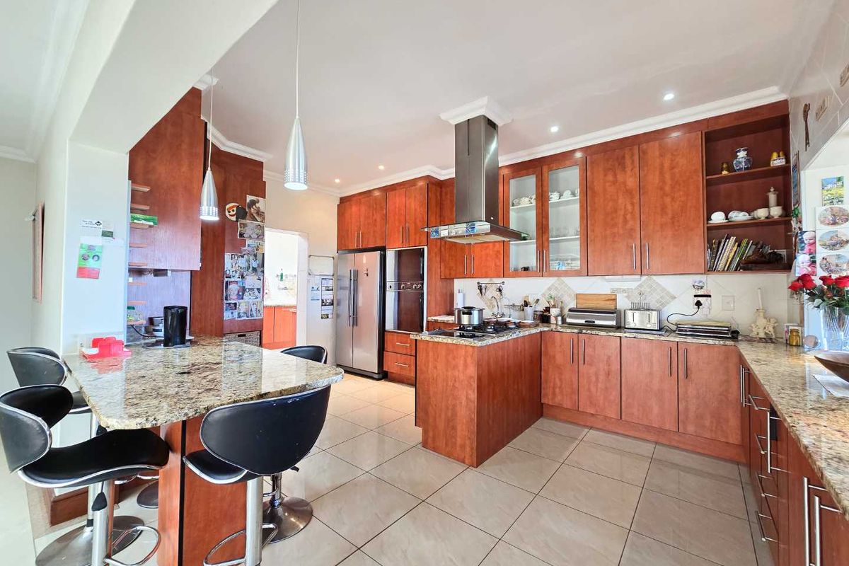Facebrick family home for sale in Stilbaai-Wes. - Photo 3
