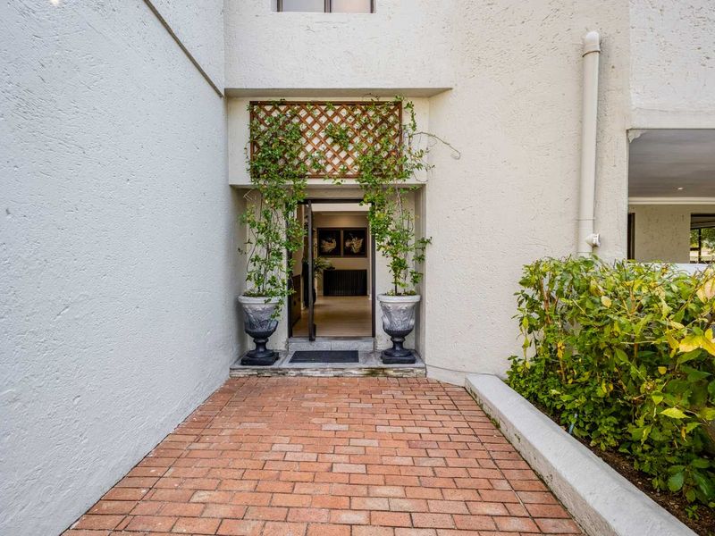 STUNNING 5 BEDROOM HOME IN FOURWAYS GARDENS SECURE LIFESTYLE ESTATE - Photo 5