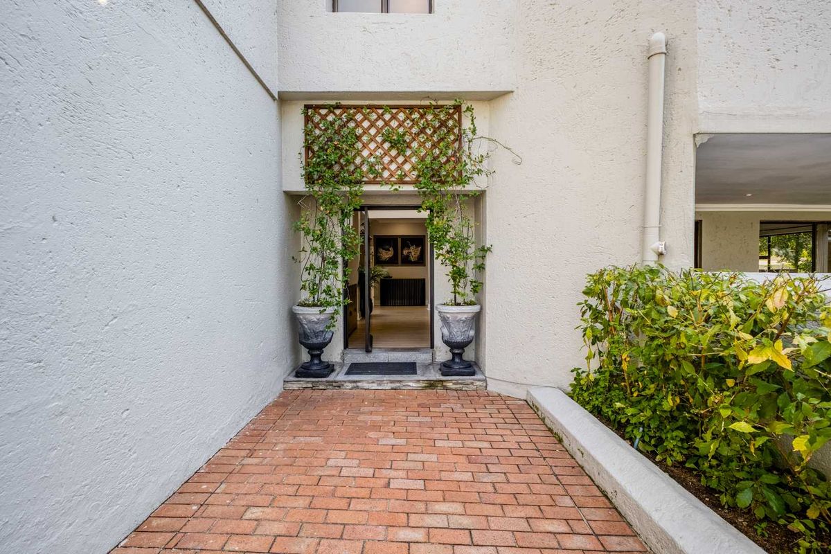 STUNNING 5 BEDROOM HOME IN FOURWAYS GARDENS SECURE LIFESTYLE ESTATE - Photo 5