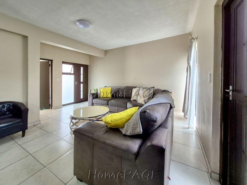 Fairway Estates, Walvis Bay: Neat 3 Bedr unit in Gracemere is for Sale - Photo 4