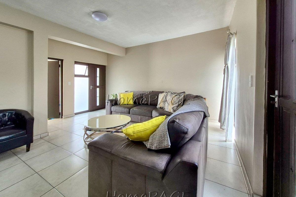 Fairway Estates, Walvis Bay: Neat 3 Bedr unit in Gracemere is for Sale - Photo 4