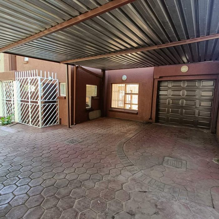 Property #2222731, House Pending Sale in Clubview