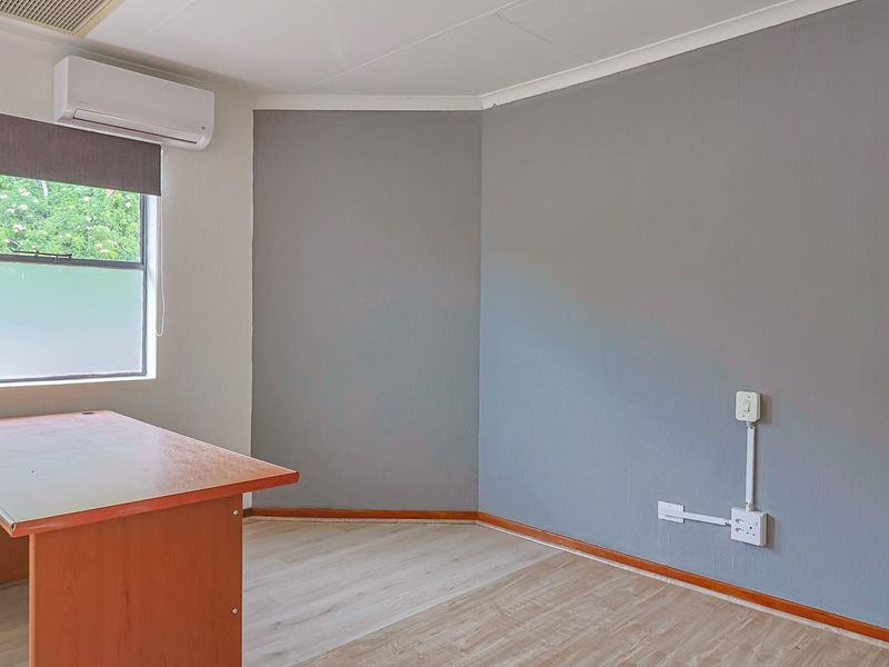 Prime 104m2 Office Suite in 14th Avenue Centre, Fairland For Sale or to Rent - Photo 7