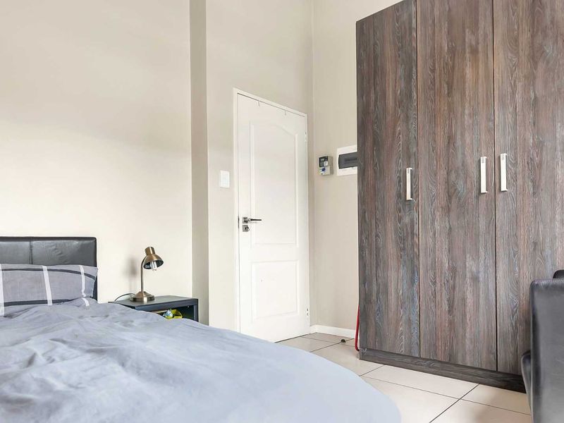 IMMACULATE 1 BEDROOM APARTMENT FOR SALE IN FOURWAYS - Photo 9