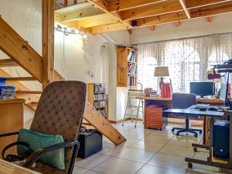 Enchanting Family Home - Glen Marais - Photo 4