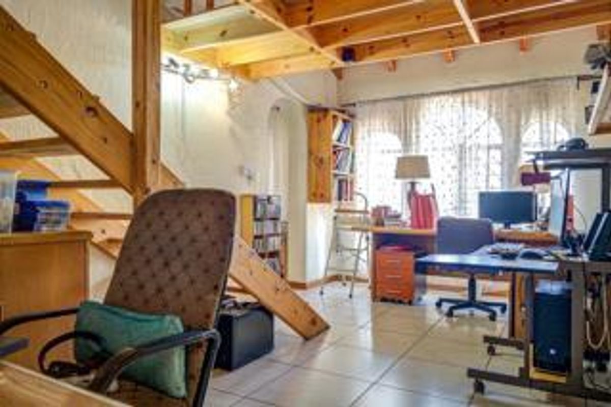 Enchanting Family Home - Glen Marais - Photo 4