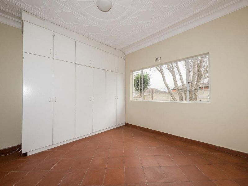 Beautifully Renovated Family Home To Rent in the Heart of Alberton North - Photo 8