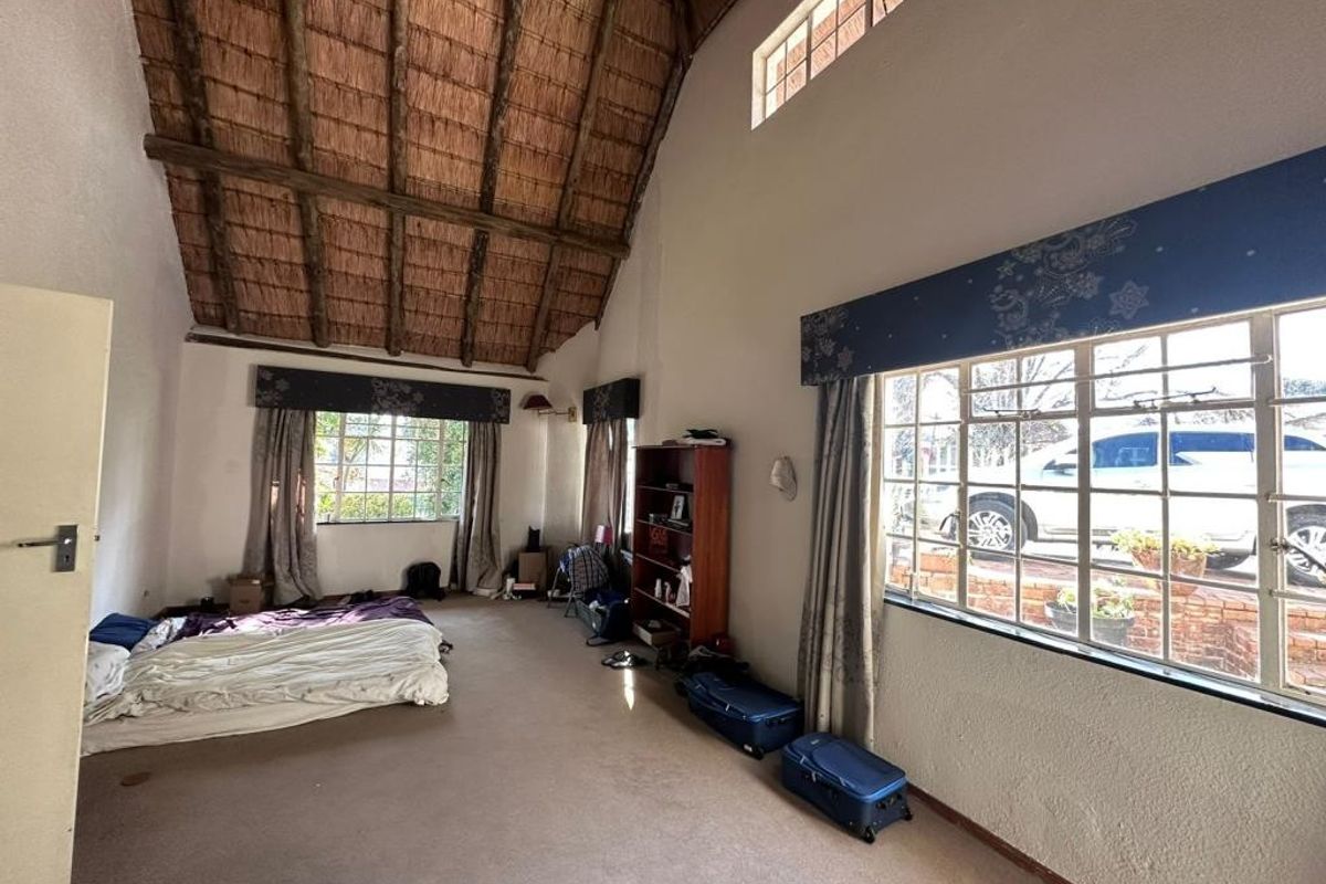 Spacious 4 Bedroom Family home with a cottage! - Photo 4