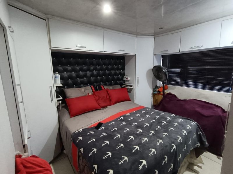 Stylish Family Living with a Separate 2-Bedroom Outbuilding - Photo 8