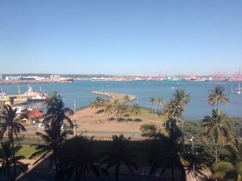 Breath taking and spectacular Ocean and Sea Views of the Harbour! This one will not last for its size & price. - Photo 2