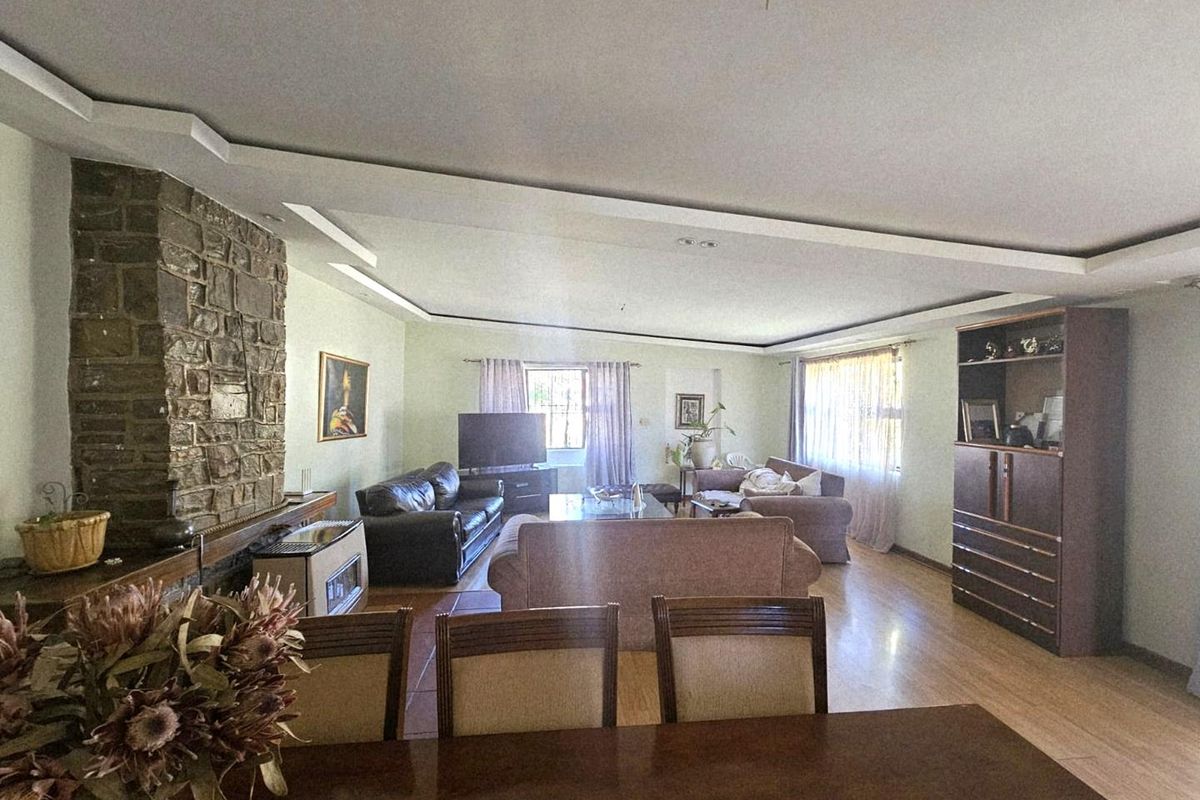 Charming Family Home in Ladybrand: Spacious Living with Endless Potential - Photo 4