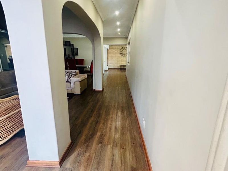 Luxurious 7 bed house for sale in Vryheid - Photo 8