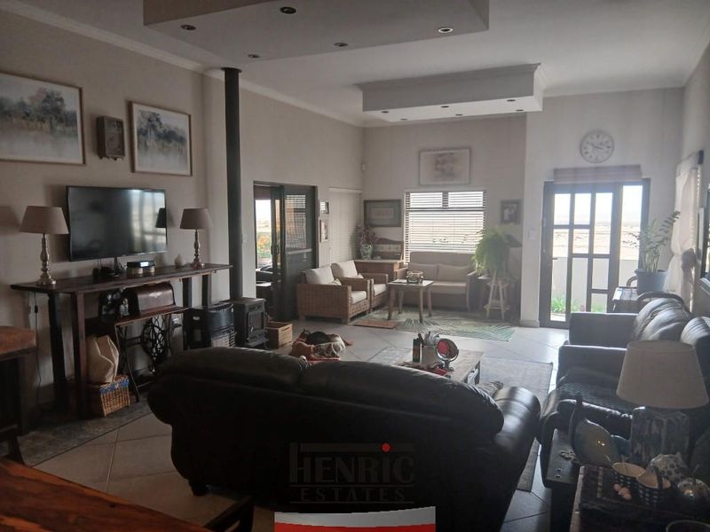 3 Bedrooms, 3 bathrooms, 2 Garages - Oceanview - Photo 7