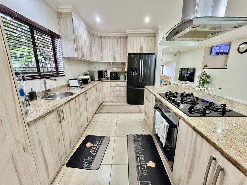 Hendra Estates - Stunning Family Home For Sale In Glen Anil - Photo 8