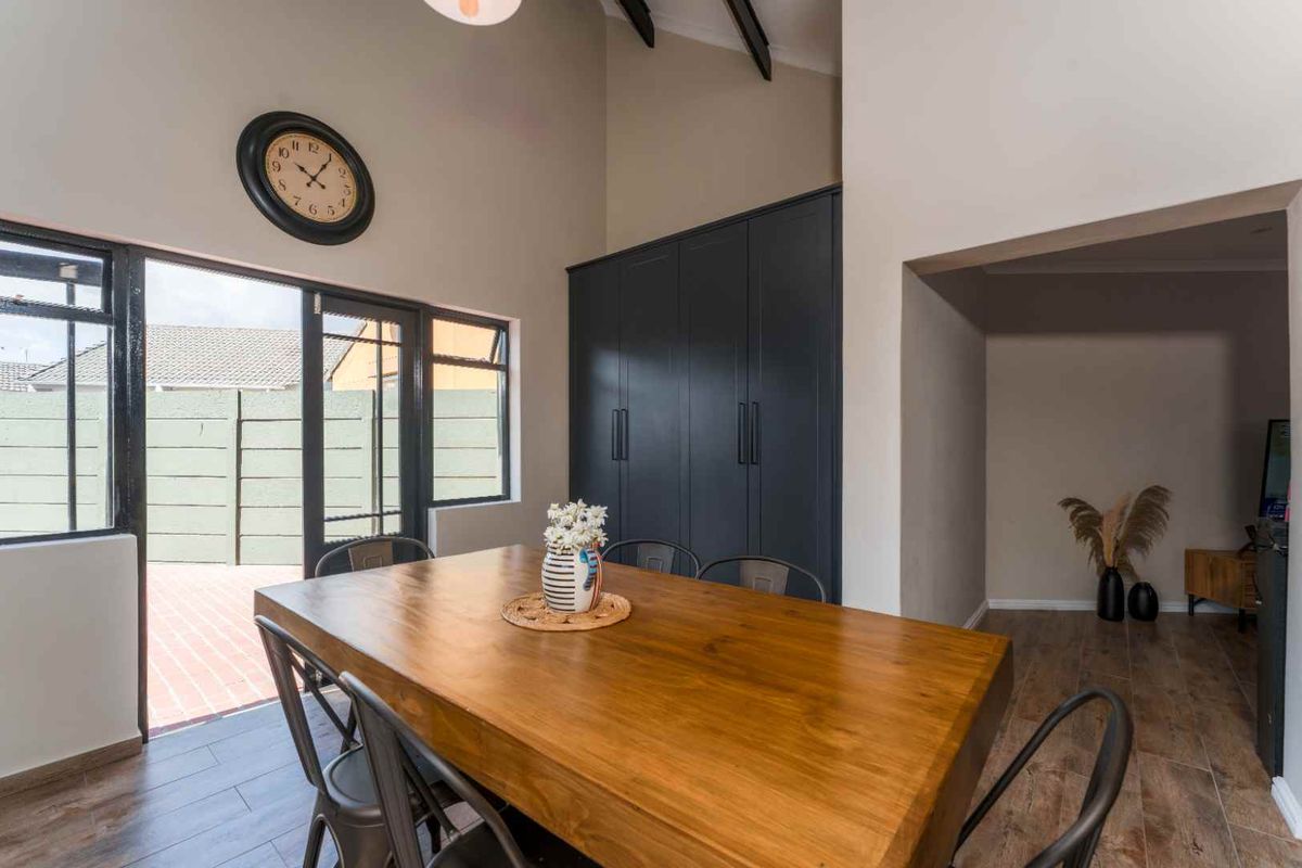 Modern 2-Bedroom Apartment for Sale in Thornton - Photo 3