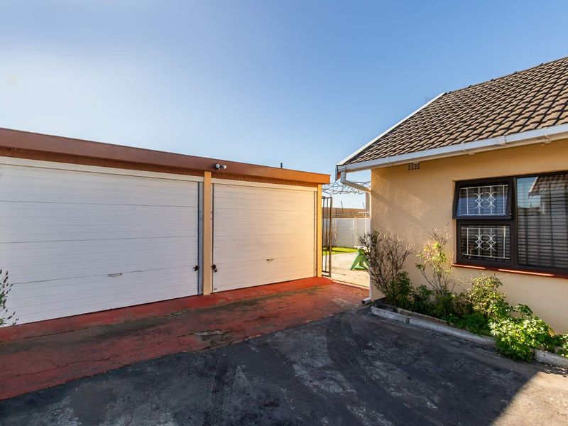 Spacious 3-Bedroom Property with Great Potential in Lotus River - Photo 8
