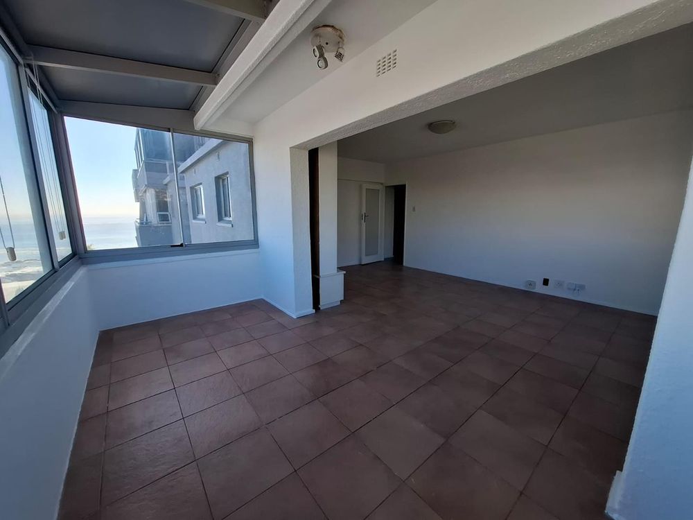Enclosed balcony and lounge