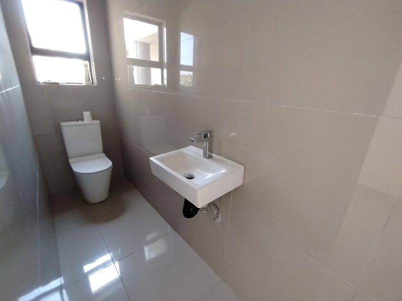 Family house with a lot of fresh air and light - Photo 6