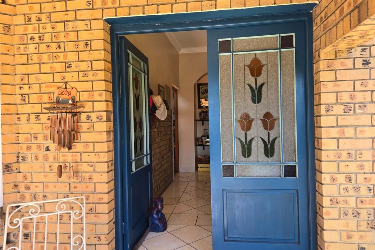 Secure Estate Living Meets Modern Comfort - Your Dream Home Awaits! - Photo 5
