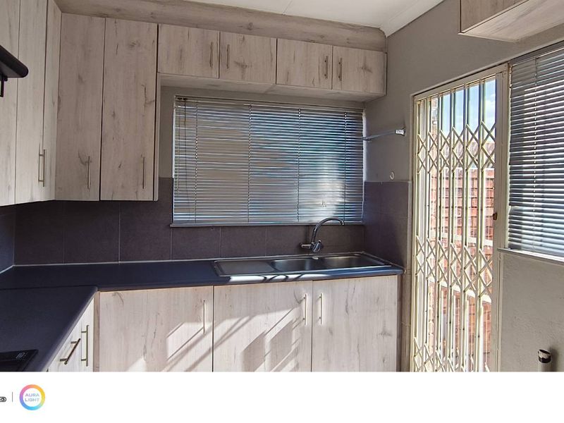 Pet Friendly Simplex for sale in Brackenhurst - Photo 6