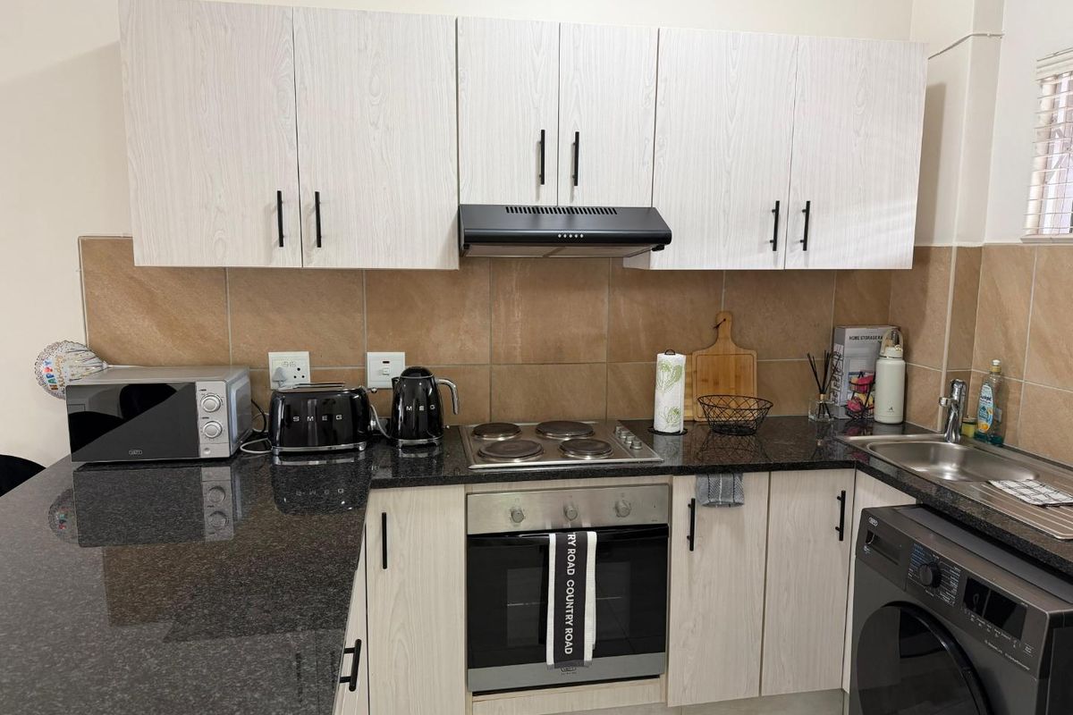 Lovely neat  2 bedroom flat at Glenwood Durban - Photo 3