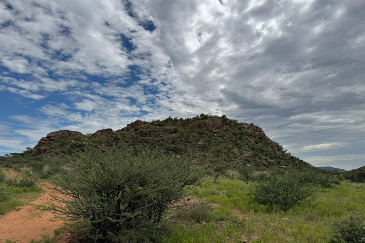 Set amongst the dramatic landscapes of the Khomas Region, the farm offers a unique blend of privacy, natural beauty and self-sufficient living. - Photo 4