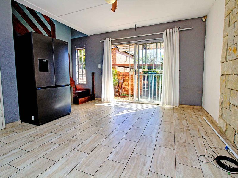 Townhouse Gem: Comfort, Style, and Convenience Await! - Photo 3